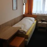 Airport-hotel Zum Taubengrund Hotel 2*