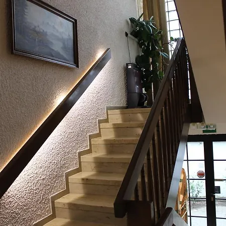 Airport-hotel Zum Taubengrund * كلسترباخ