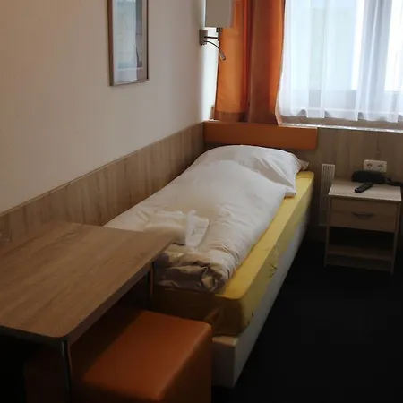 Airport-hotel Zum Taubengrund Отель 2*