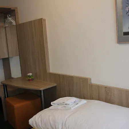 Airport-hotel Zum Taubengrund Отель 2*