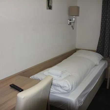 Airport-hotel Zum Taubengrund 2*