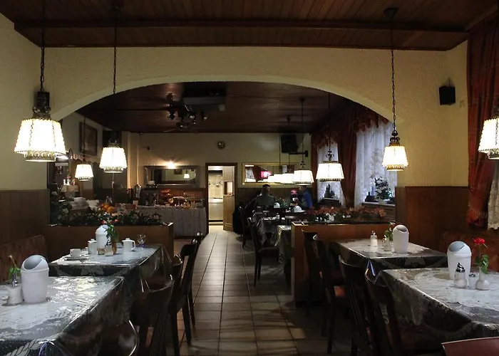 Отель Airport-hotel Zum Taubengrund 2*